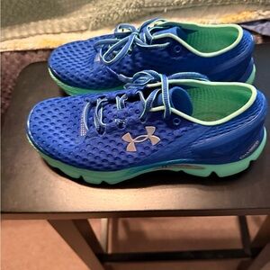 Under Armour women Blue Running Shoes